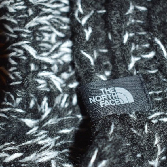 THE NORTH FACE WOMEN’S EAR GEAR AND SCARF SET - Picture 8 of 8